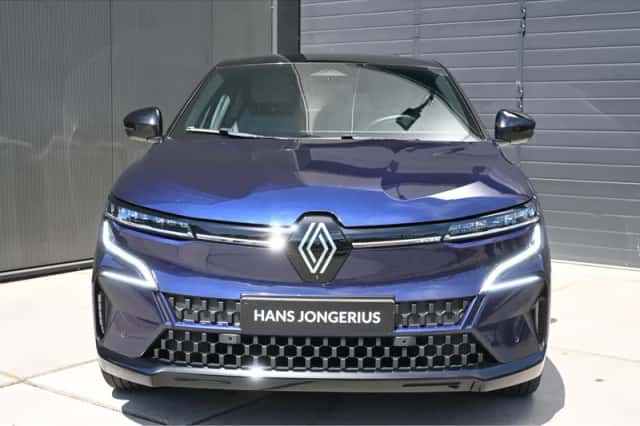 Renault Mégane E-Tech (2023) thumbnail 2
