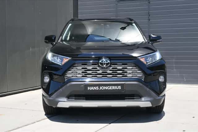 Toyota RAV4 (2021) thumbnail 2