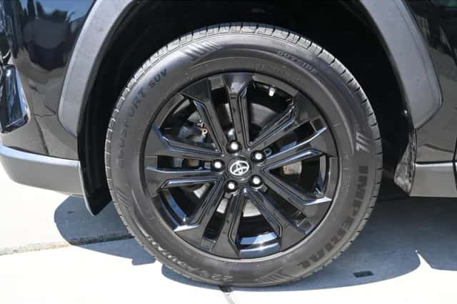 Toyota RAV4 (2021) thumbnail 4