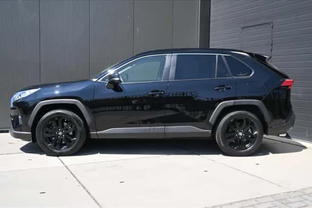 Toyota RAV4 (2021) thumbnail 5
