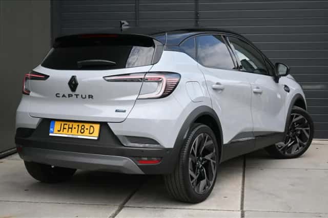 Renault Captur (2025) thumbnail 3