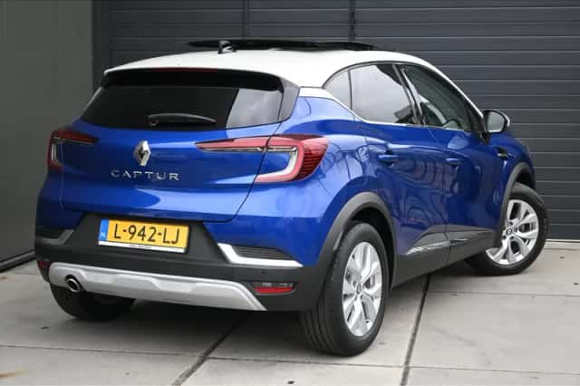 Renault Captur (2021) thumbnail 3