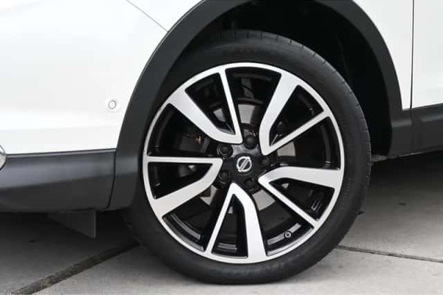Nissan Qashqai (2015) thumbnail 4