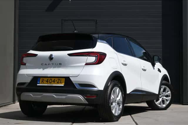 Renault Captur (2022) thumbnail 3