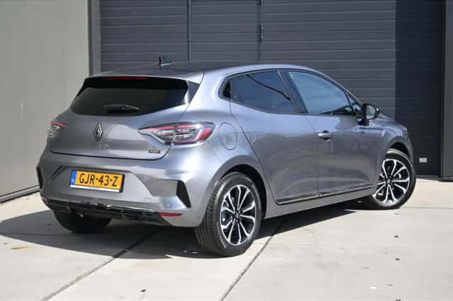 Renault Clio (2024) thumbnail 3