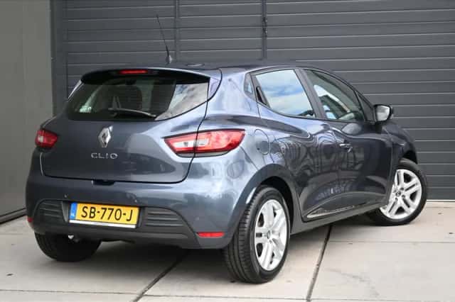 Renault Clio (2018) thumbnail 3