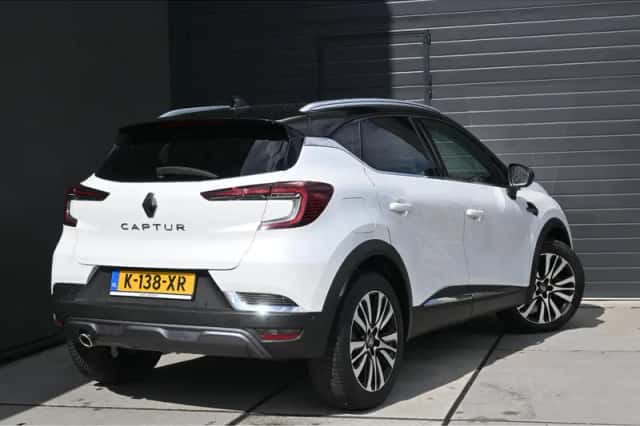 Renault Captur (2021) thumbnail 3