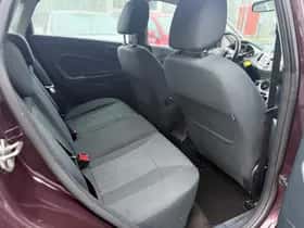 Ford Fiesta (2010) thumbnail 12