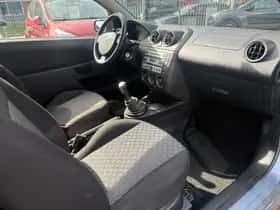 Ford Fiesta (2005) thumbnail 13