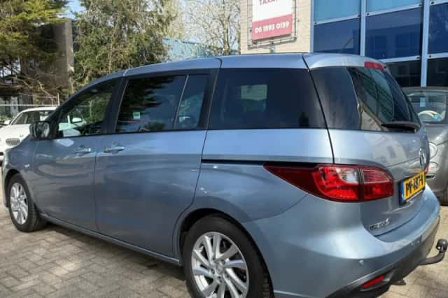 Mazda 5 (2011) thumbnail 3