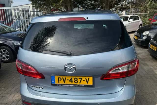 Mazda 5 (2011) thumbnail 4