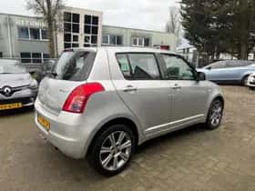 Suzuki Swift thumbnail 5