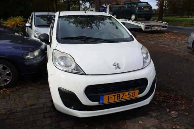 Peugeot 107 (2013) thumbnail 2