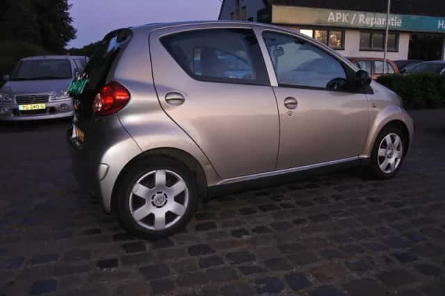 Toyota Aygo (2007) thumbnail 3