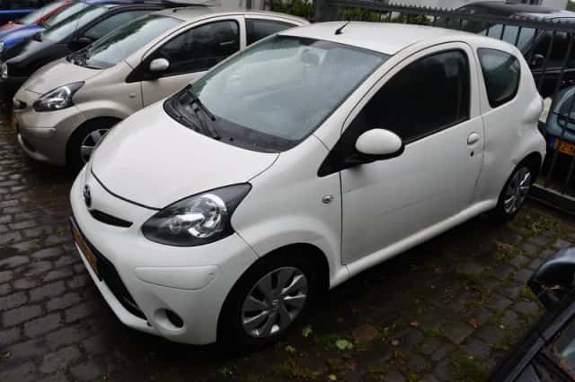 Toyota Aygo (2012) thumbnail 1