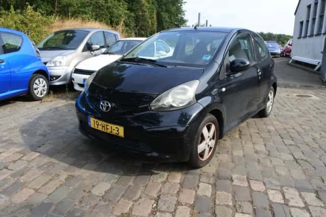 Toyota Aygo (2008) thumbnail 2