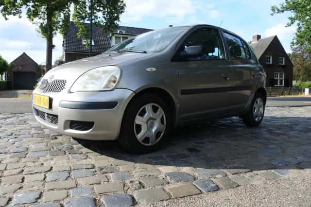 Toyota Yaris (2003) thumbnail 2