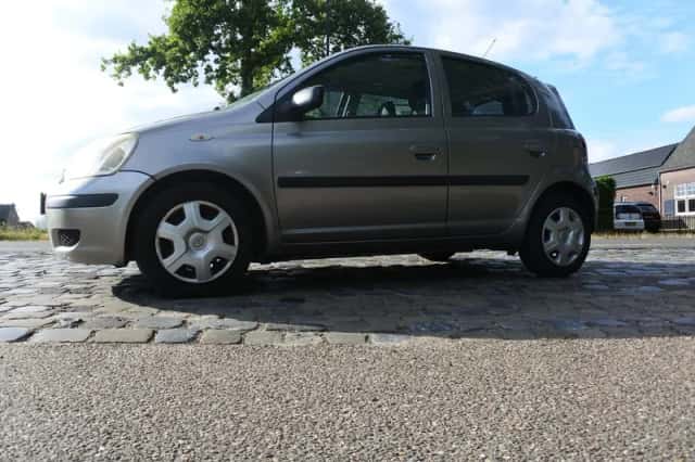 Toyota Yaris (2003) thumbnail 4