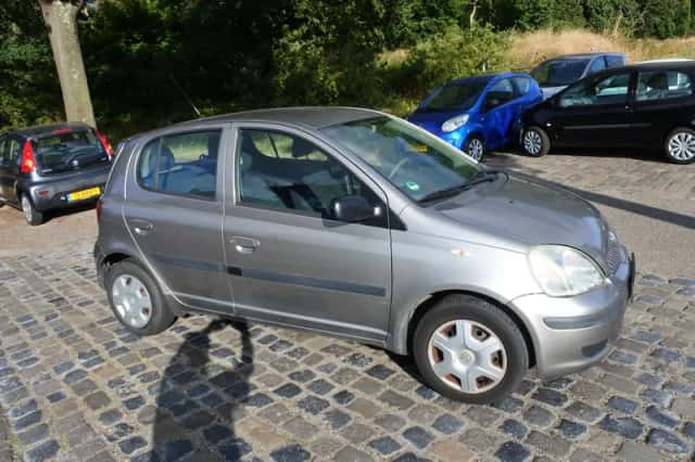 Toyota Yaris (2003) thumbnail 5
