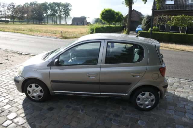Toyota Yaris (2003) thumbnail 6