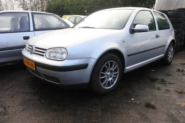 Volkswagen Golf (2001) thumbnail 1