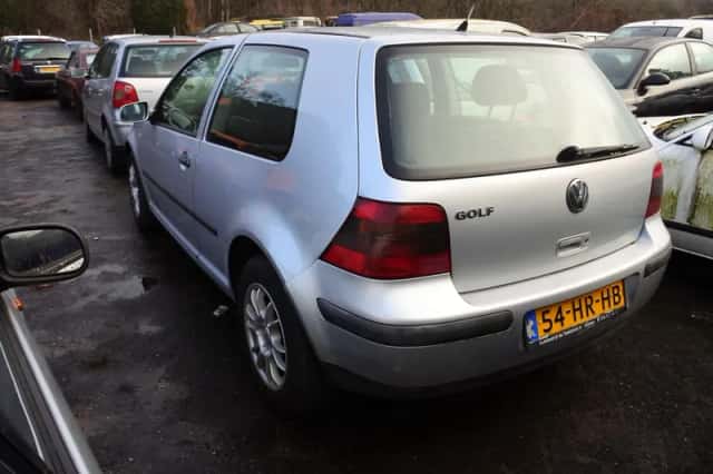 Volkswagen Golf (2001) thumbnail 2