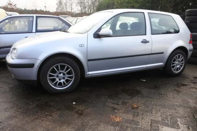 Volkswagen Golf (2001) thumbnail 5