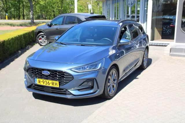 Ford Focus (2022) thumbnail 2