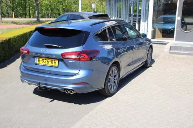Ford Focus (2022) thumbnail 5