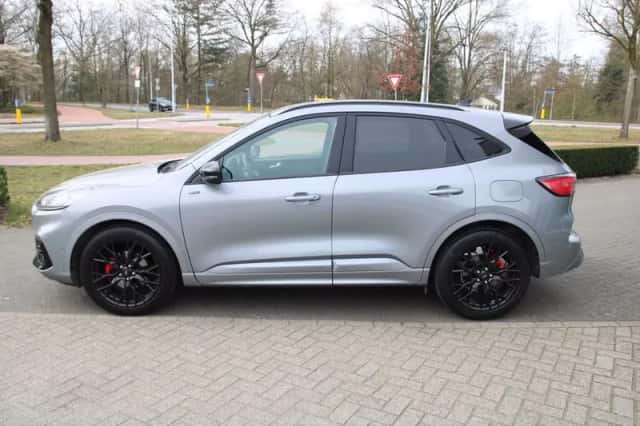 Ford Kuga (2023) thumbnail 4