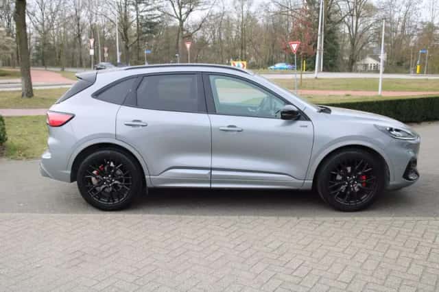 Ford Kuga (2023) thumbnail 5