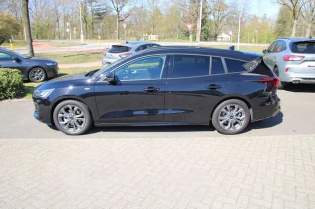 Ford Focus (2024) thumbnail 3