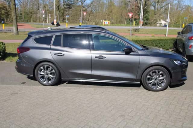 Ford Focus (2024) thumbnail 4