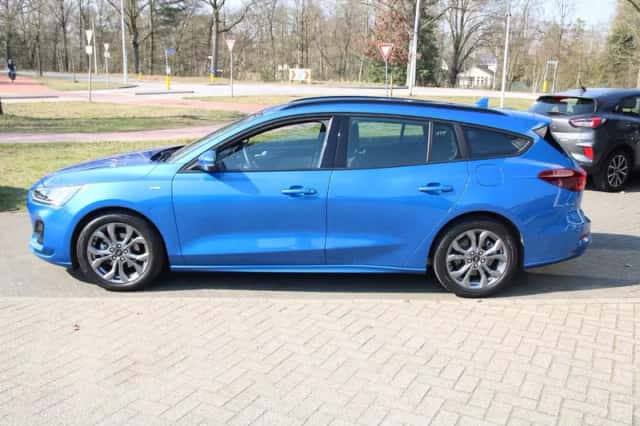 Ford Focus (2023) thumbnail 3