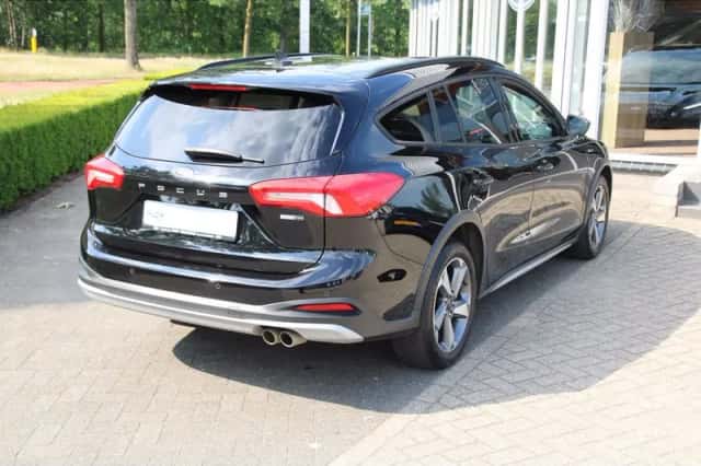 Ford Focus (2021) thumbnail 5