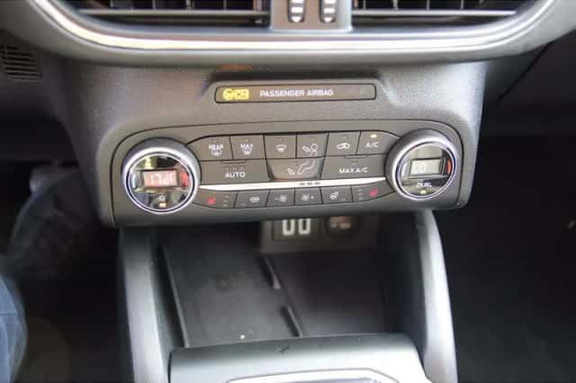 Ford Focus (2021) thumbnail 6