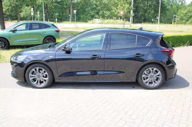 Ford Focus (2023) thumbnail 3