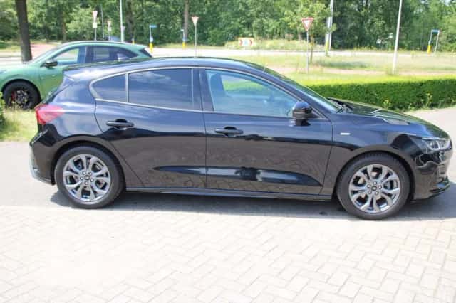 Ford Focus (2023) thumbnail 4
