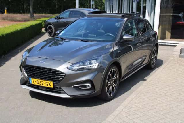 Ford Focus (2021) thumbnail 2