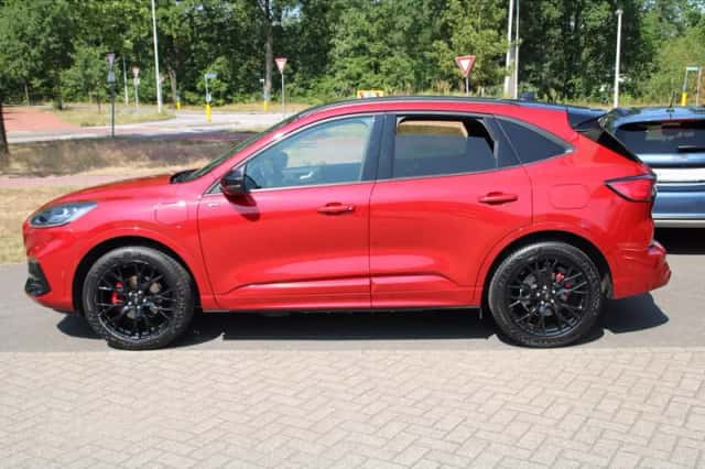 Ford Kuga (2023) thumbnail 3