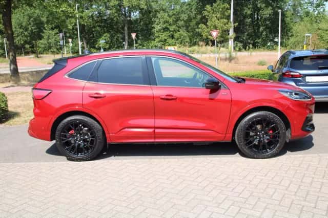 Ford Kuga (2023) thumbnail 4