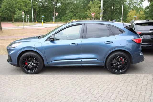 Ford Kuga (2023) thumbnail 3