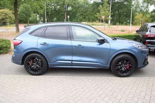 Ford Kuga (2023) thumbnail 4