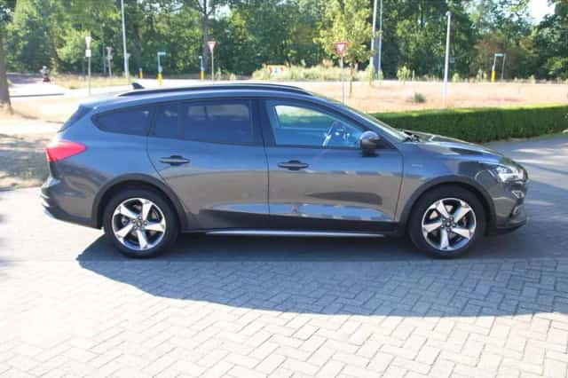 Ford Focus (2020) thumbnail 4