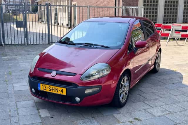Fiat Punto (2011) thumbnail 1