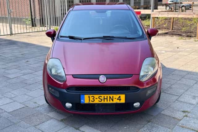 Fiat Punto (2011) thumbnail 2