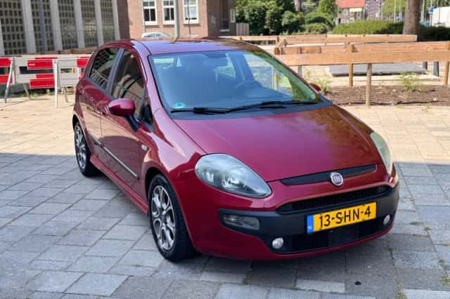 Fiat Punto (2011) thumbnail 3