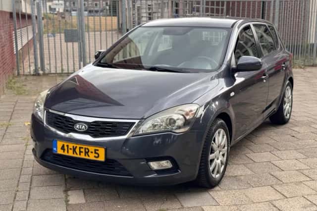 Kia Cee'd (2009) thumbnail 1