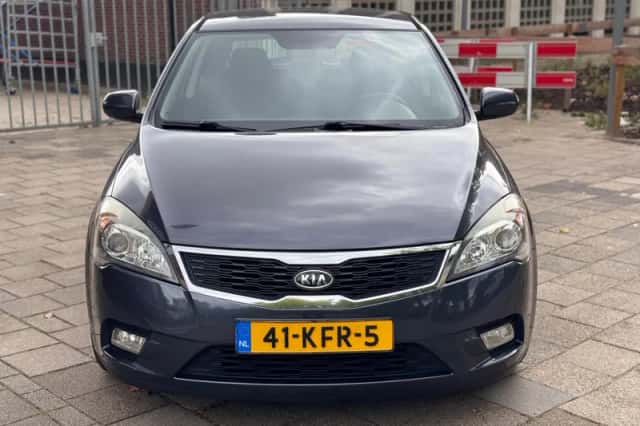 Kia Cee'd (2009) thumbnail 2
