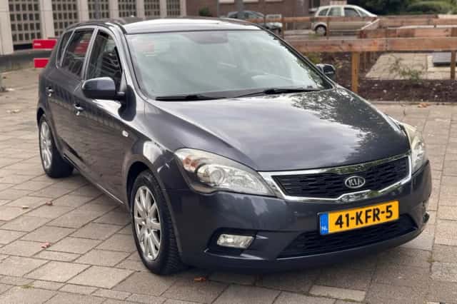 Kia Cee'd (2009) thumbnail 3